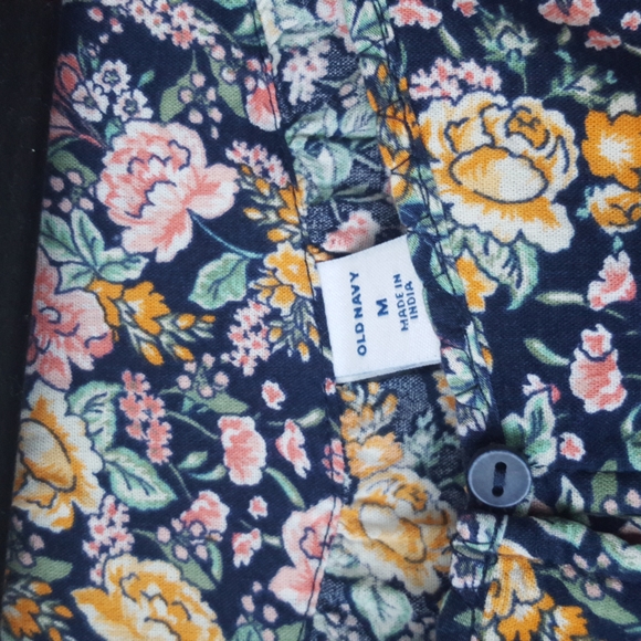 Old Navy Floral Flutter Sleeve Front Button Blouse, Size Medium - Picture 4 of 5